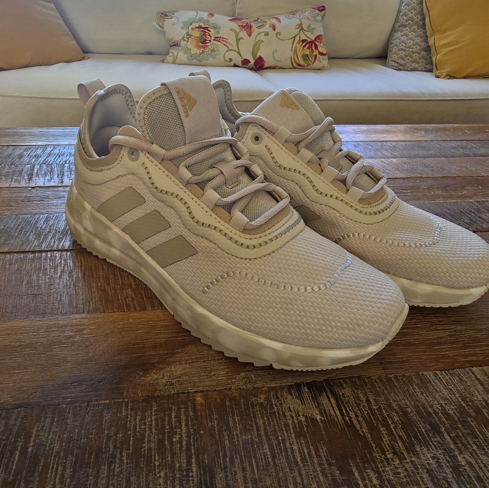 New Women's Adidas Cloudfoam Shoes